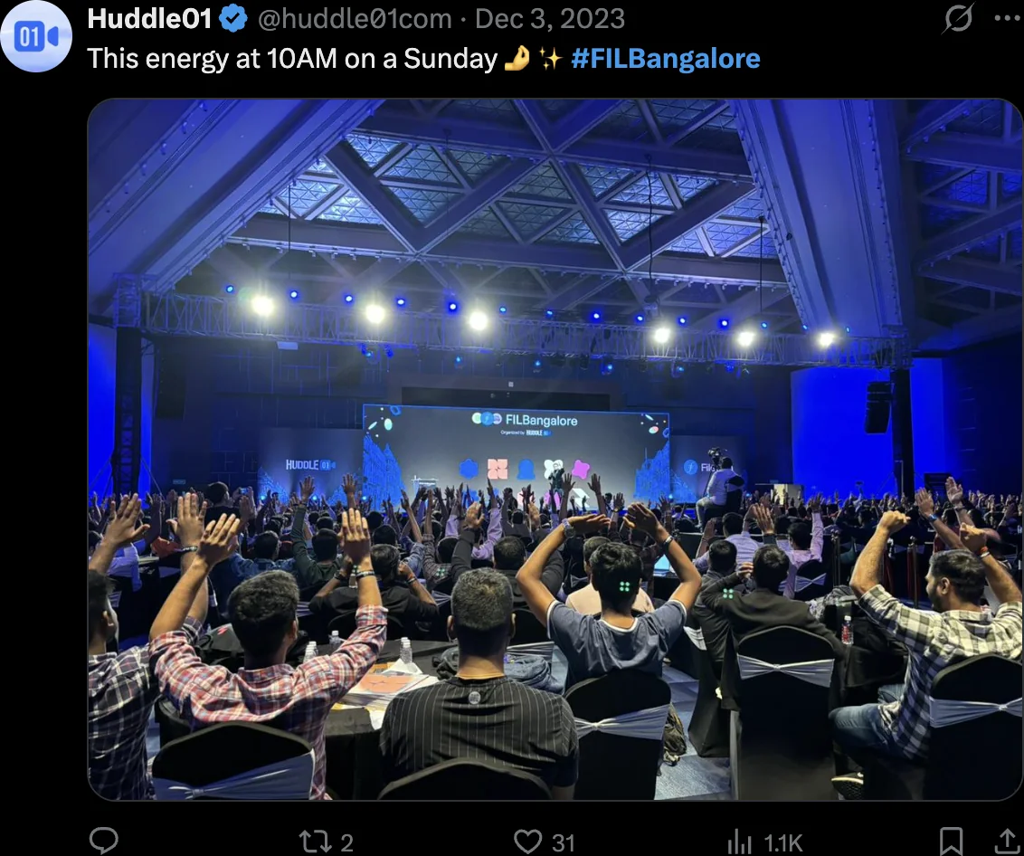 Live coverage post of the crowd at 10AM on a Sunday
